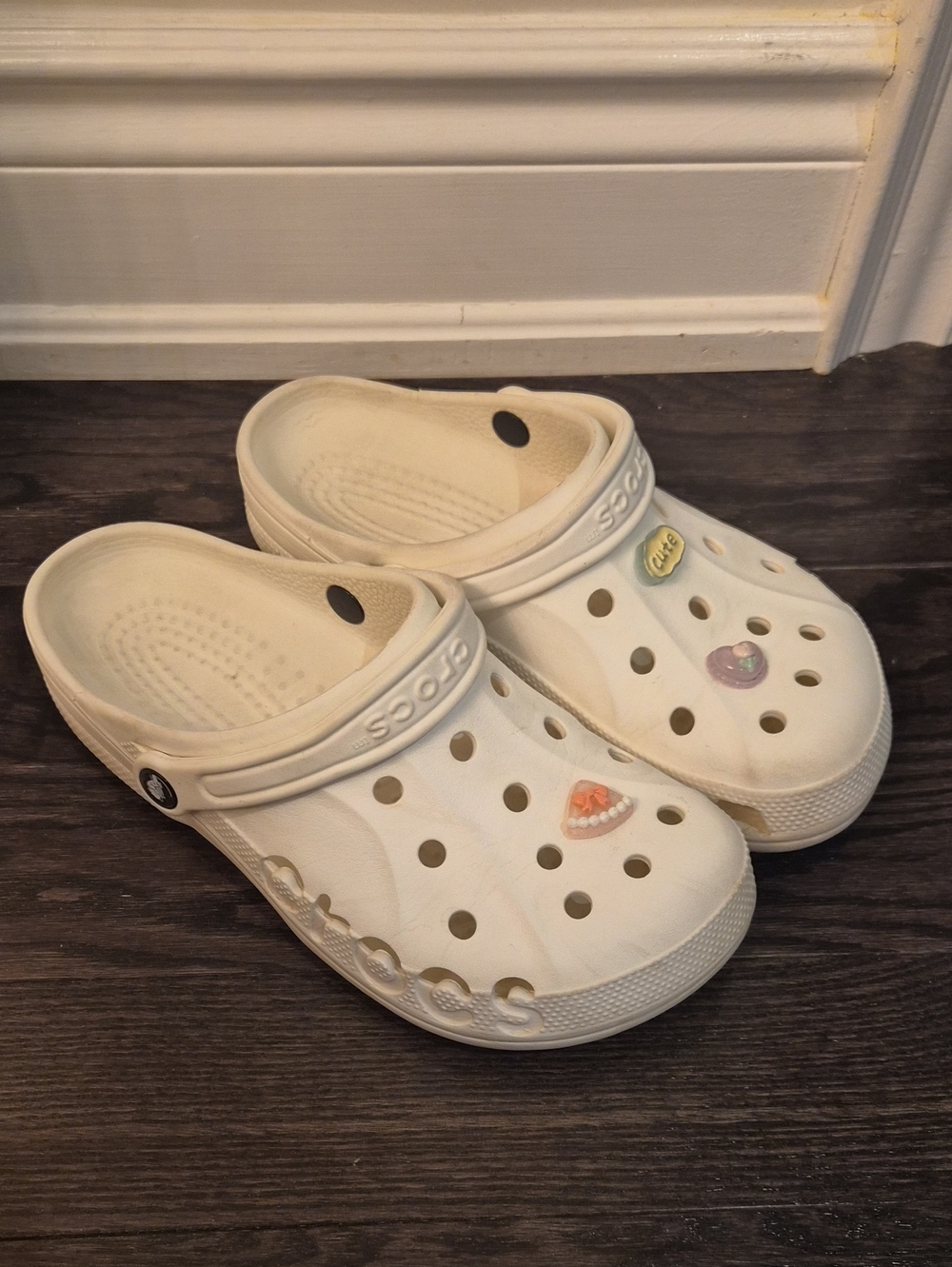 CROCS Classic Clog in White Women 9  with Free Jibbitz